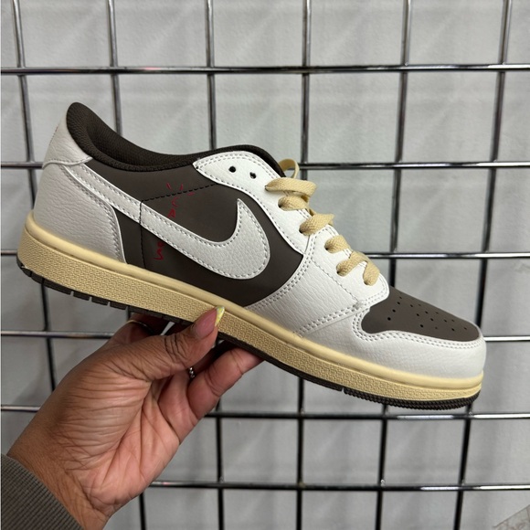 Nike Air Jordan 1 Retro Low OG SP Travis Scott Reverse Mocha Mens 9.5 - Picture 2 of 14
